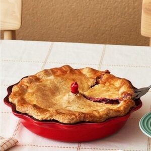 Le Creuset Red Pie Bird
